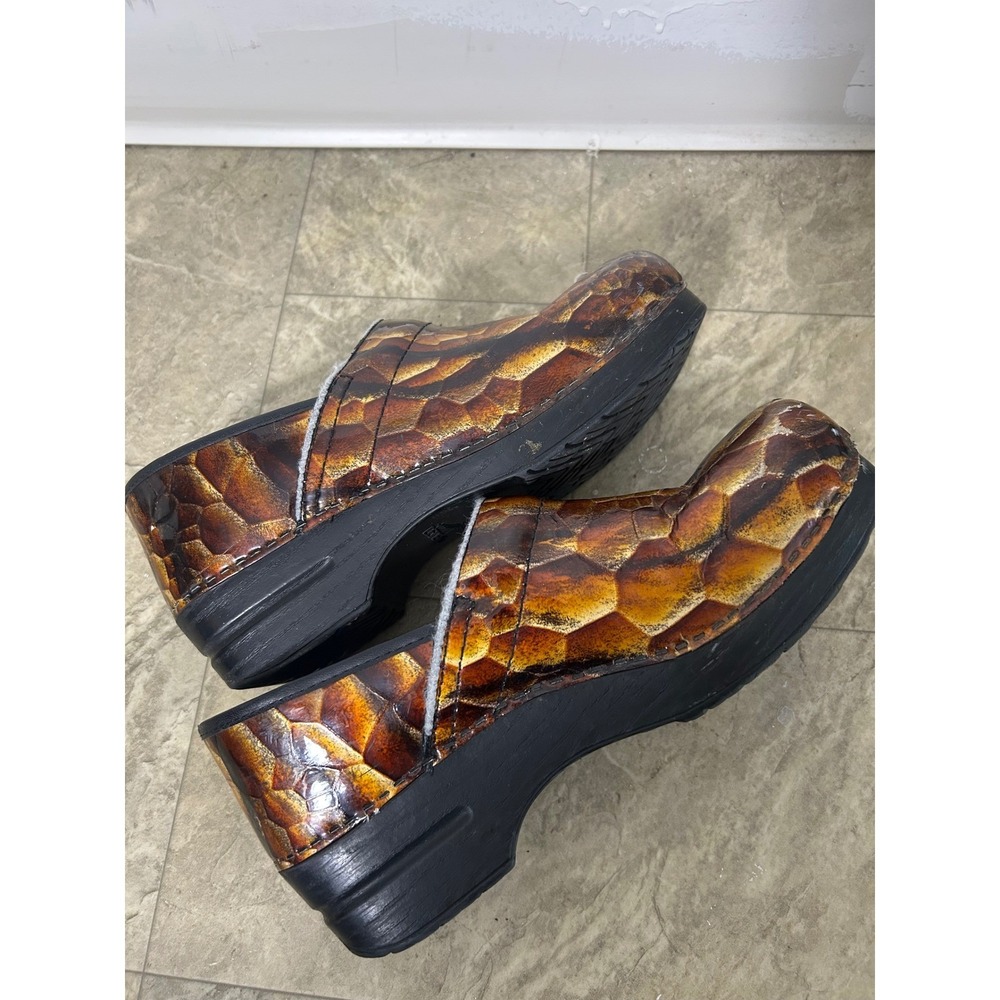 y2k Dansko Womens Brown Snake Embossed Patent Leather Clogs Size 41 - Picture 2 of 9